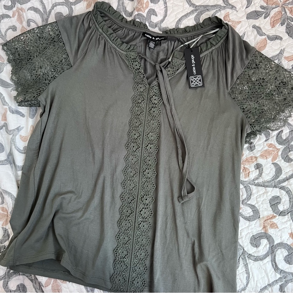 Cable & gauge green with lace top